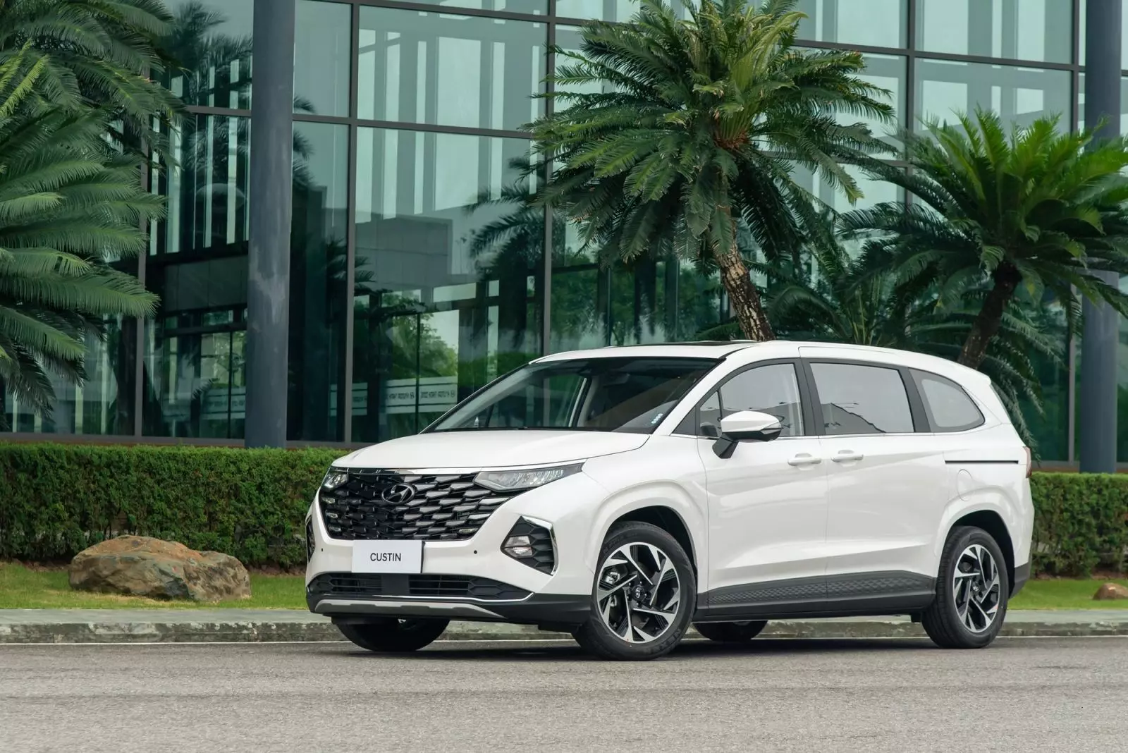 Custin MPV kinh tế